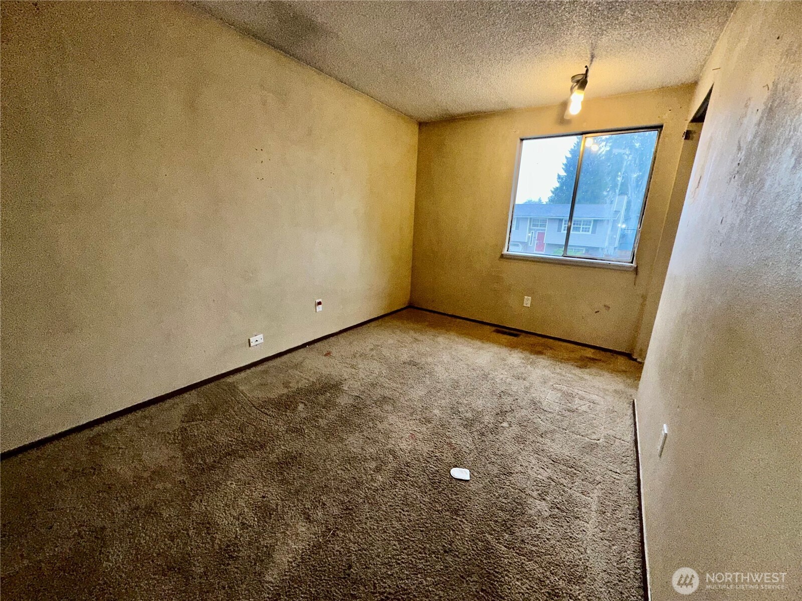 3936 Southwest 332nd Place Federal Way, WA 98023 - Photo 26 of 28 an empty room with windows