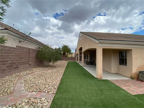 $3,850 | 1127 Pinto Horse Avenue, Henderson, NV 89052