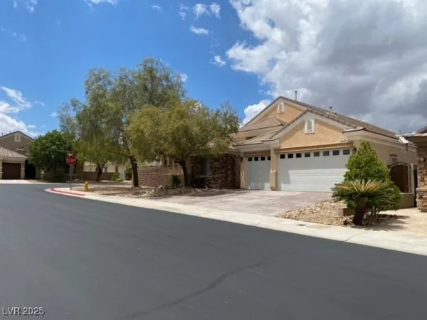 $3,850 | 1127 Pinto Horse Avenue, Henderson, NV 89052