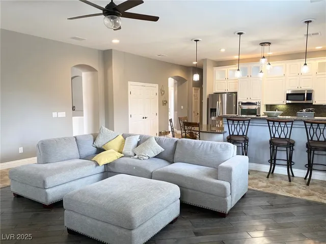 $3,850 | 1127 Pinto Horse Avenue, Henderson, NV 89052