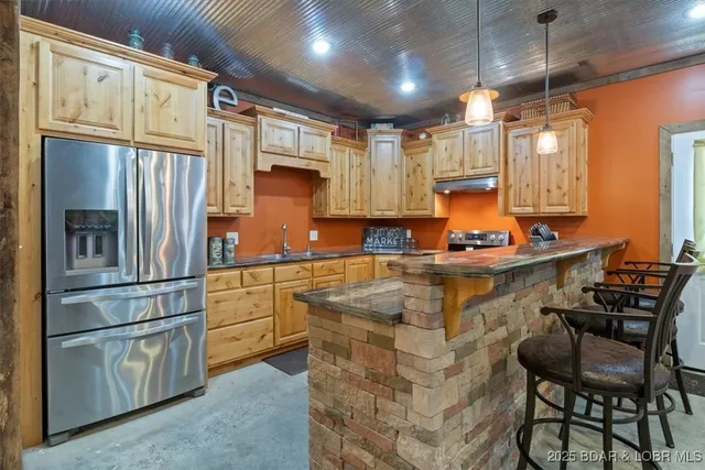 $1,250,000 | 133 Catfish Road, Tuscumbia, MO 65082