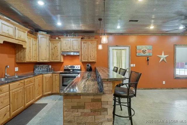 $1,250,000 | 133 Catfish Road, Tuscumbia, MO 65082