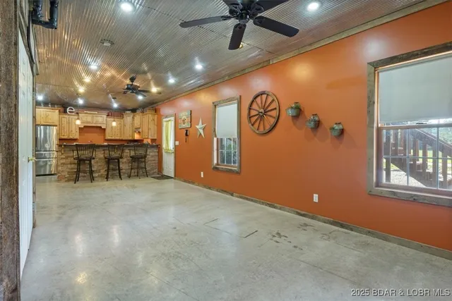 $1,250,000 | 133 Catfish Road, Tuscumbia, MO 65082