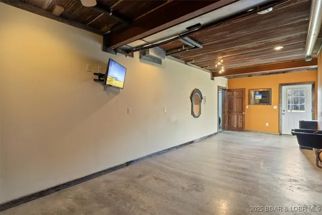 $1,250,000 | 133 Catfish Road, Tuscumbia, MO 65082