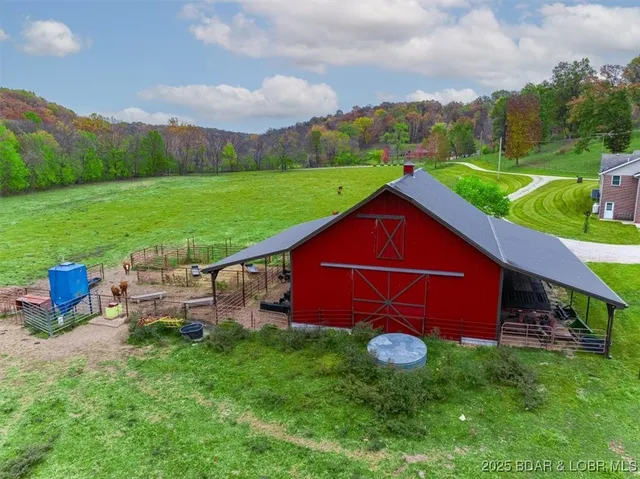 $1,250,000 | 133 Catfish Road, Tuscumbia, MO 65082