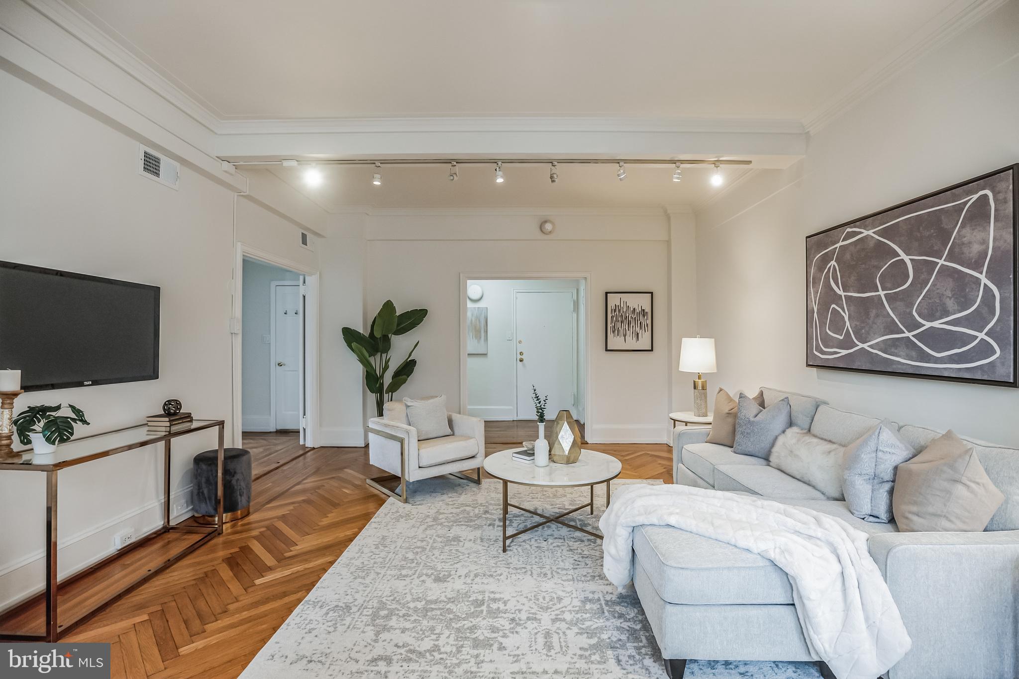 1900 Rittenhouse Square, Unit 4B Philadelphia, PA 19103 - Photo 6 of 22 Living Room