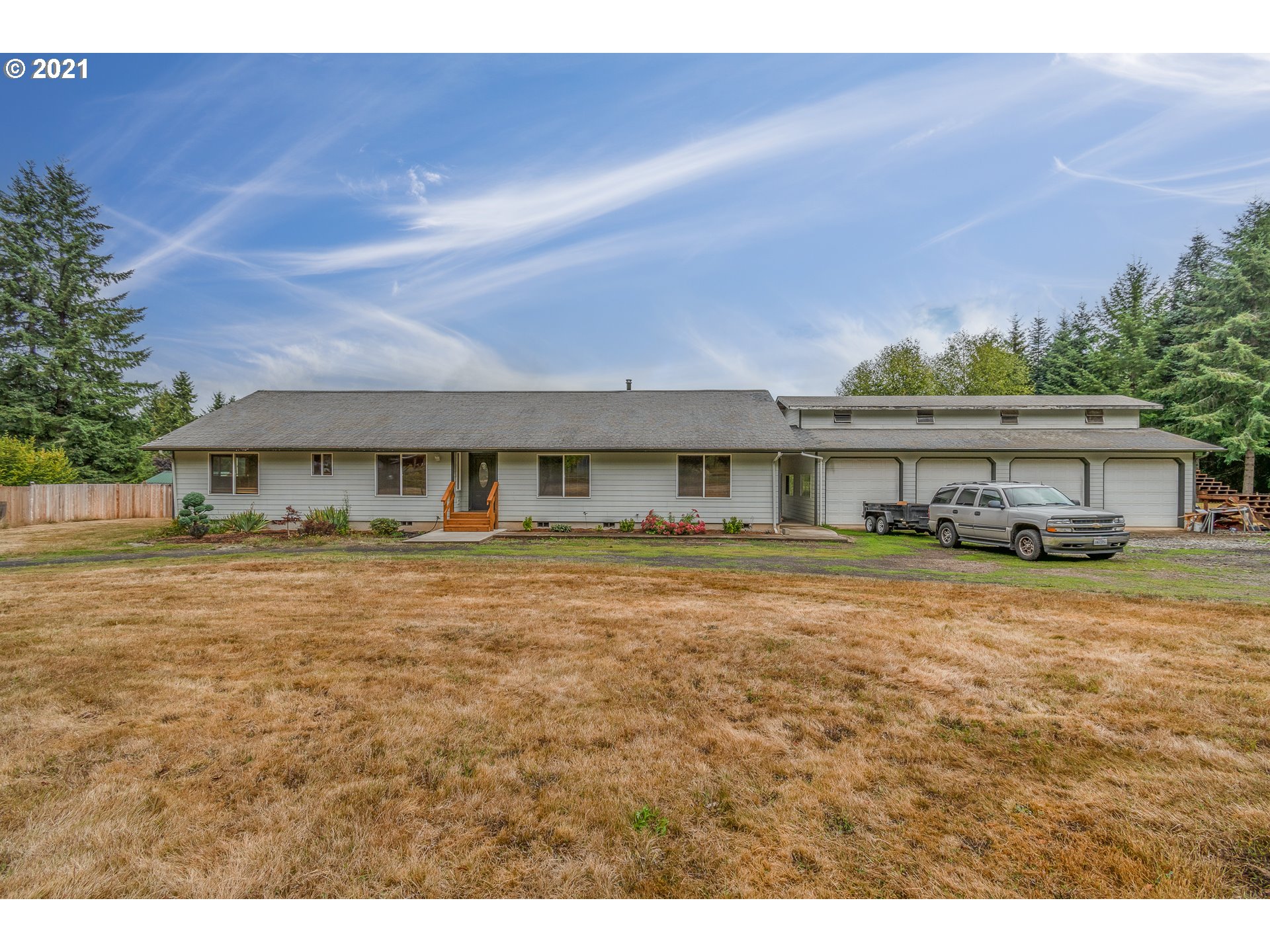 280 Cedar Hills Road Longview, WA 98632 - Photo 1 of 32 a front view of a house with a garden