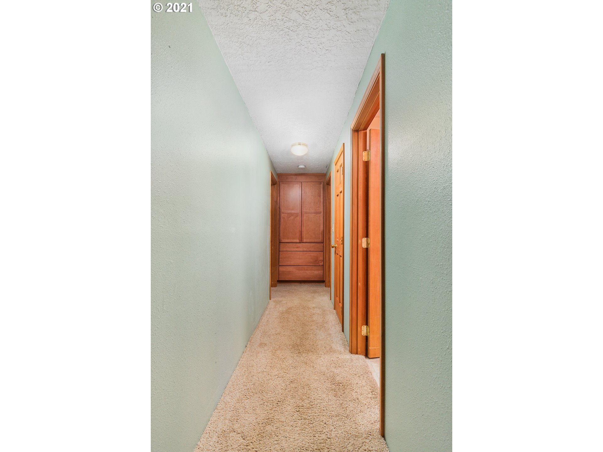 280 Cedar Hills Road Longview, WA 98632 - Photo 11 of 32 a view of a hallway