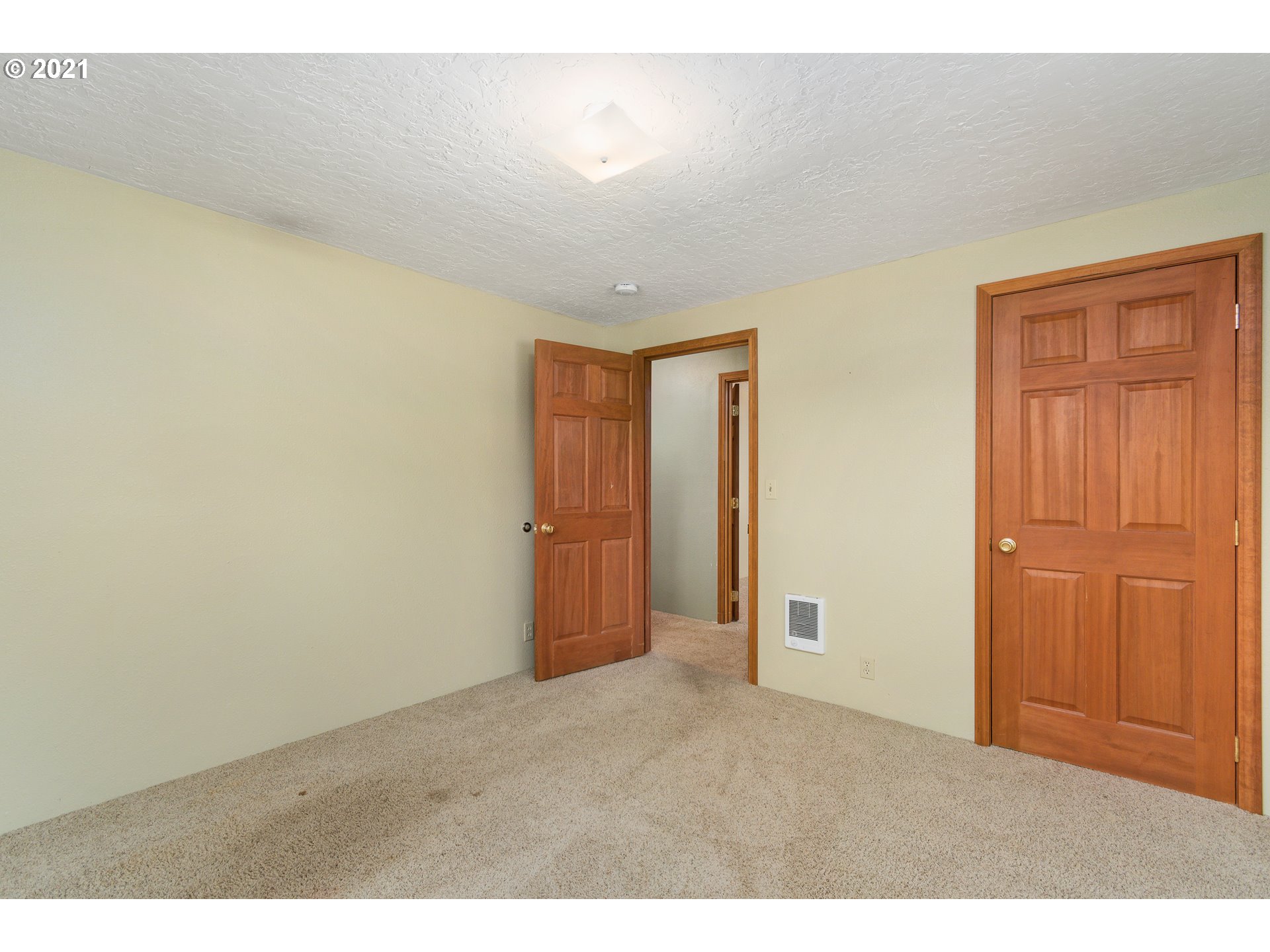 280 Cedar Hills Road Longview, WA 98632 - Photo 14 of 32 a view of an empty room
