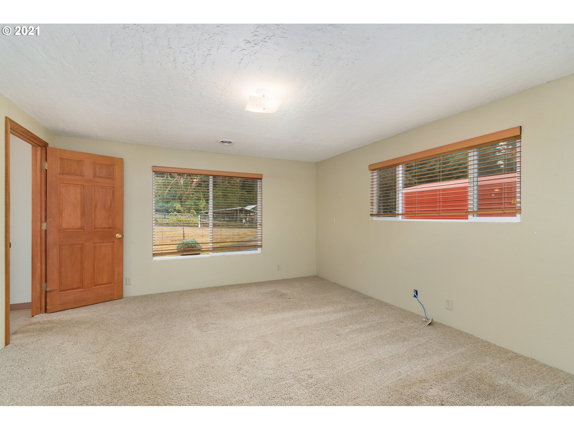 280 Cedar Hills Road Longview, WA 98632 - Photo 15 of 32 a view of an empty room with a window