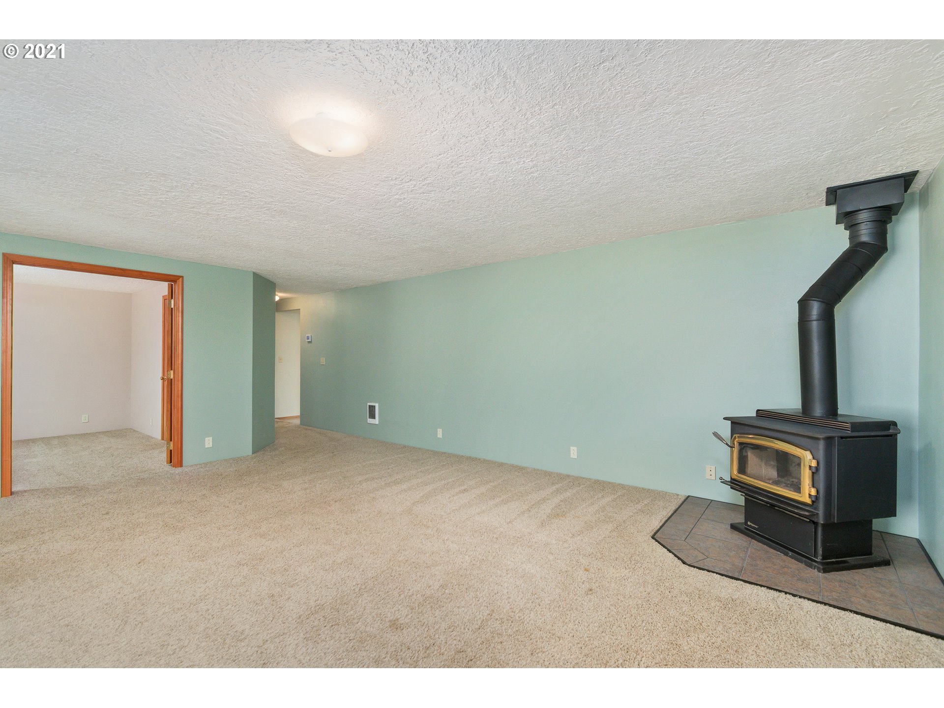280 Cedar Hills Road Longview, WA 98632 - Photo 19 of 32 a view of a room with gym equipment