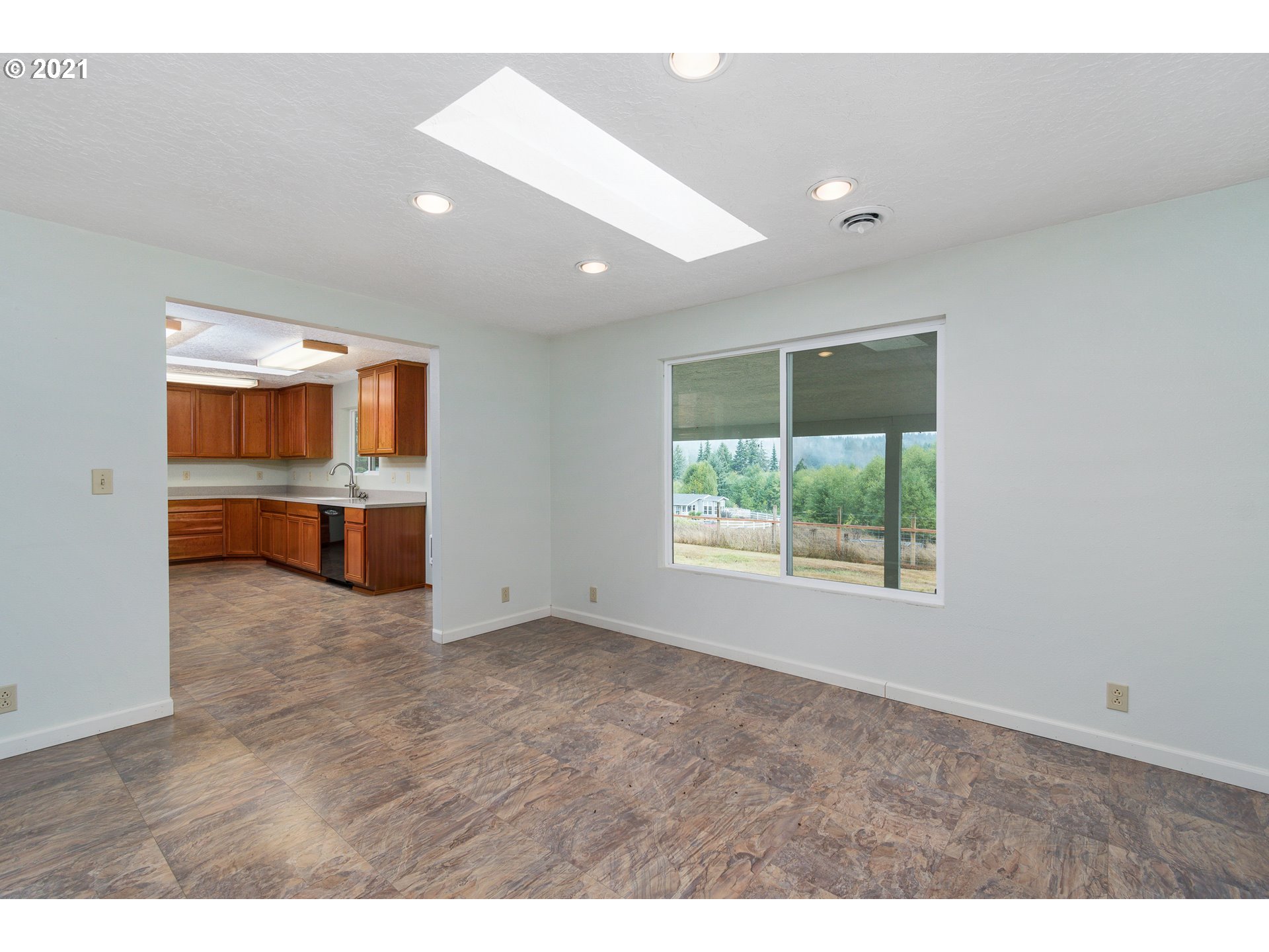 280 Cedar Hills Road Longview, WA 98632 - Photo 4 of 32 a view of an empty room with a window