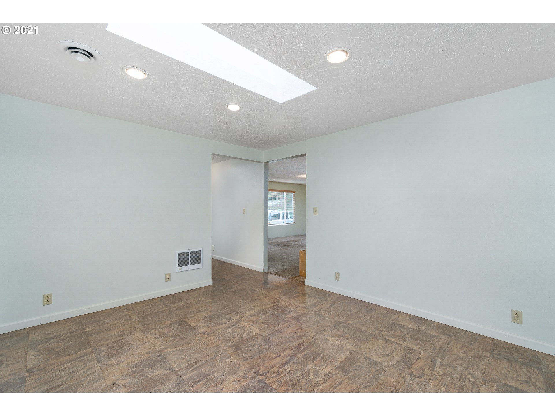 280 Cedar Hills Road Longview, WA 98632 - Photo 5 of 32 a view of an empty room