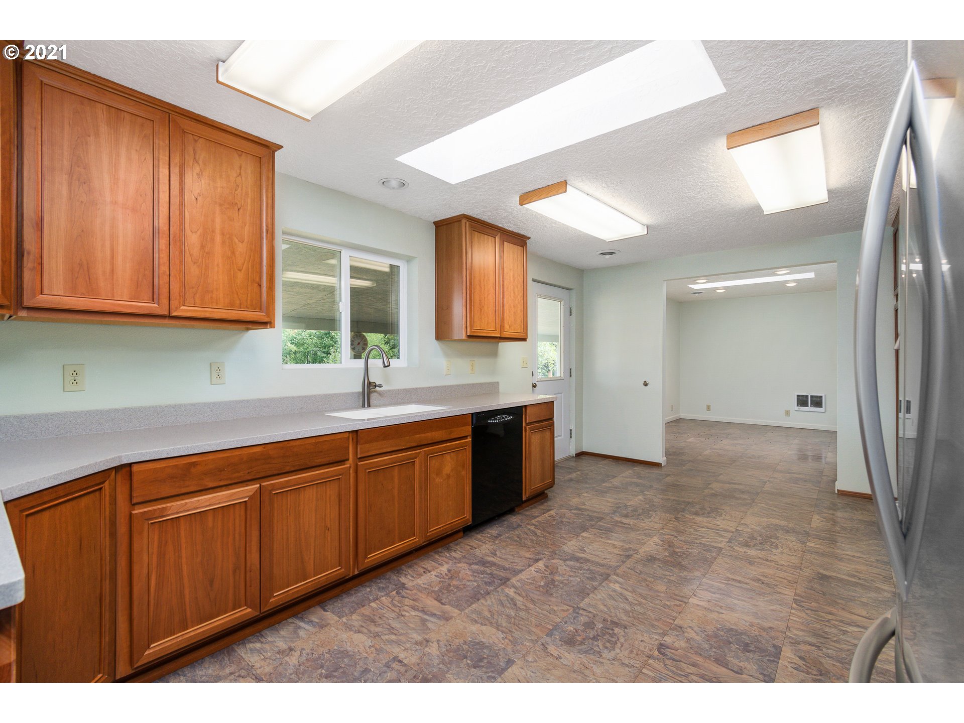 280 Cedar Hills Road Longview, WA 98632 - Photo 10 of 32 a kitchen with stainless steel appliances granite countertop a sink and cabinets