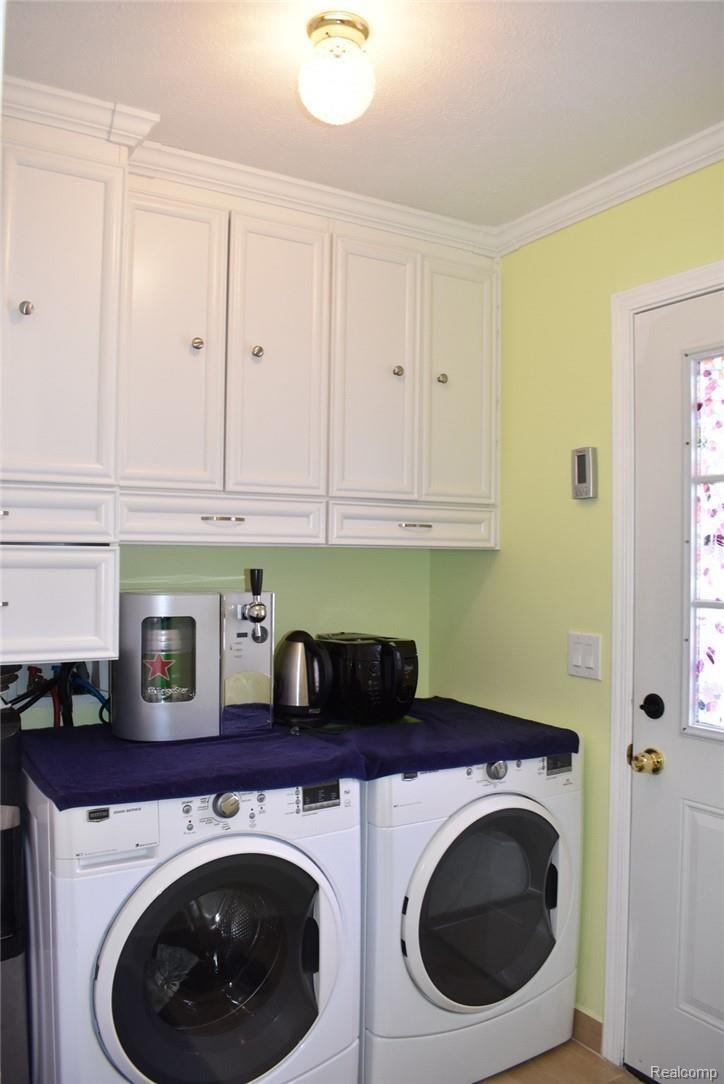 6550 Pinckney Road Pinckney, MI 48169 - Photo 22 of 32 22 LAUNDRY ROOM.JPG