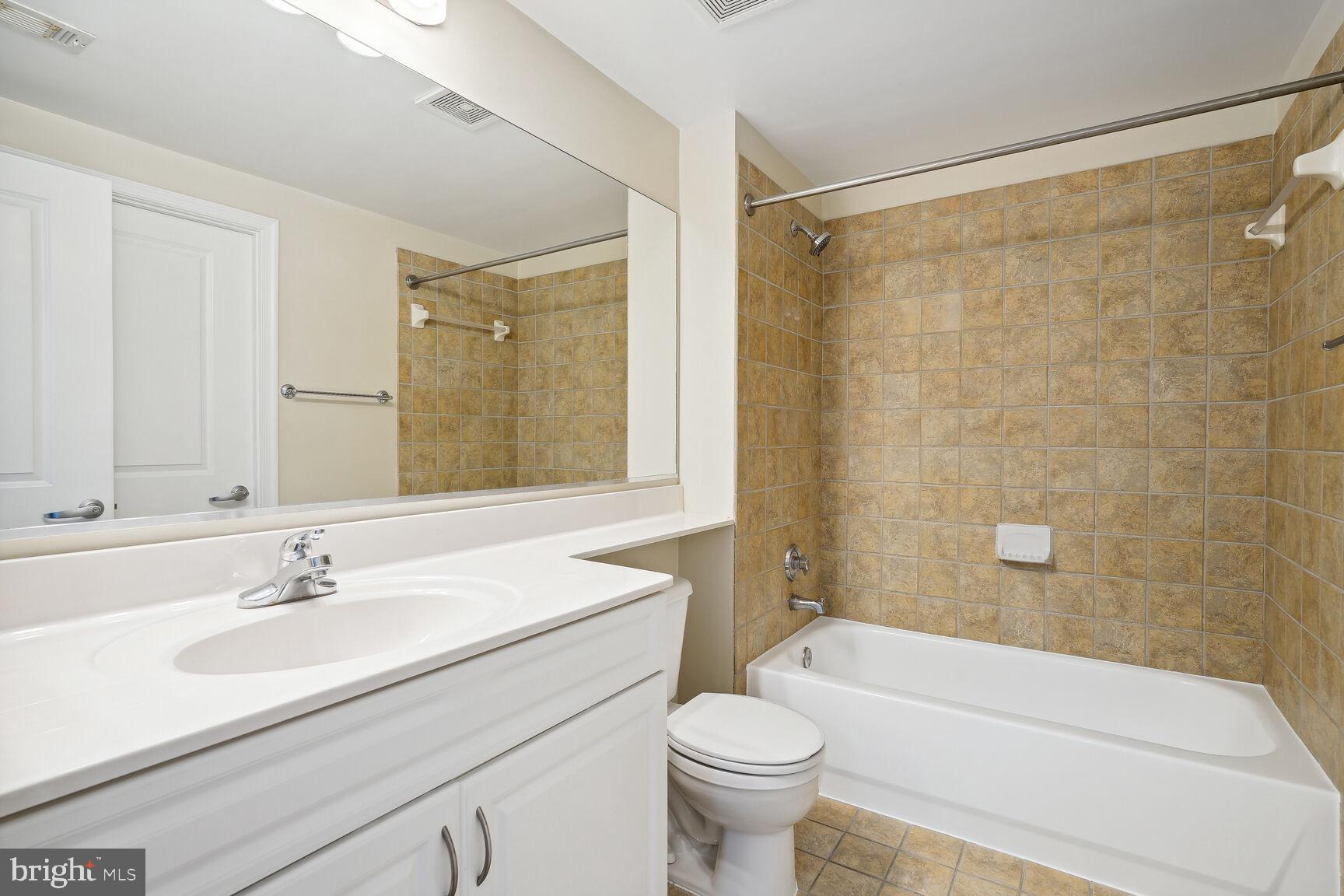 555 Massachusetts Avenue Northwest, Unit 1110 Washington, DC 20001 - Photo 13 of 33