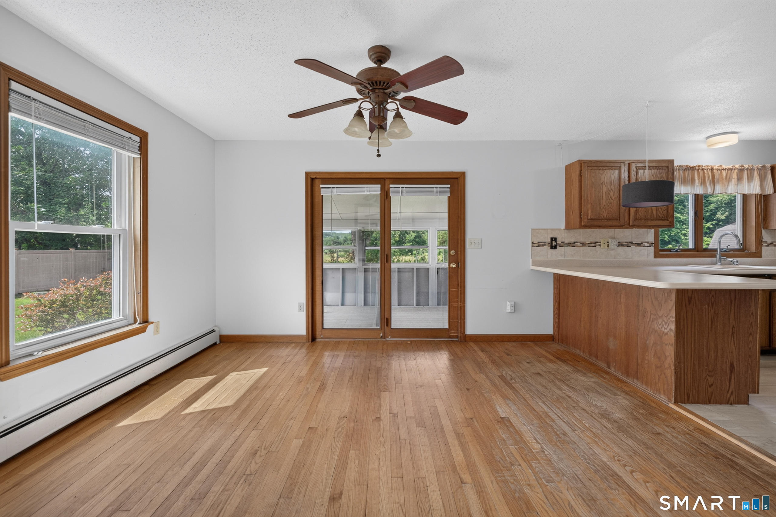 7 Massapeag Point Road Montville, CT 06382 - Photo 9 of 39