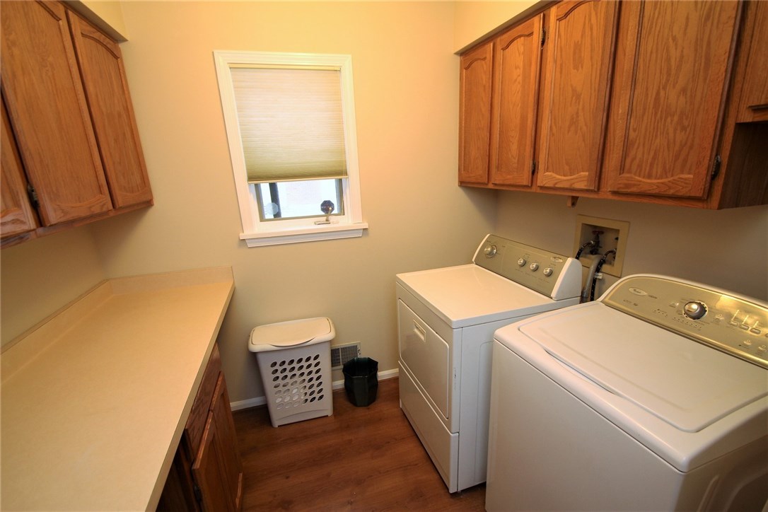 37 Split Rock Road Pittsford, NY 14534 - Photo 14 of 29