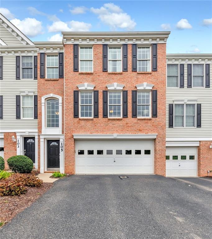 105 Castle View Drive McKees Rocks, PA 15136 - Photo 1 of 25 Gallery Image 1