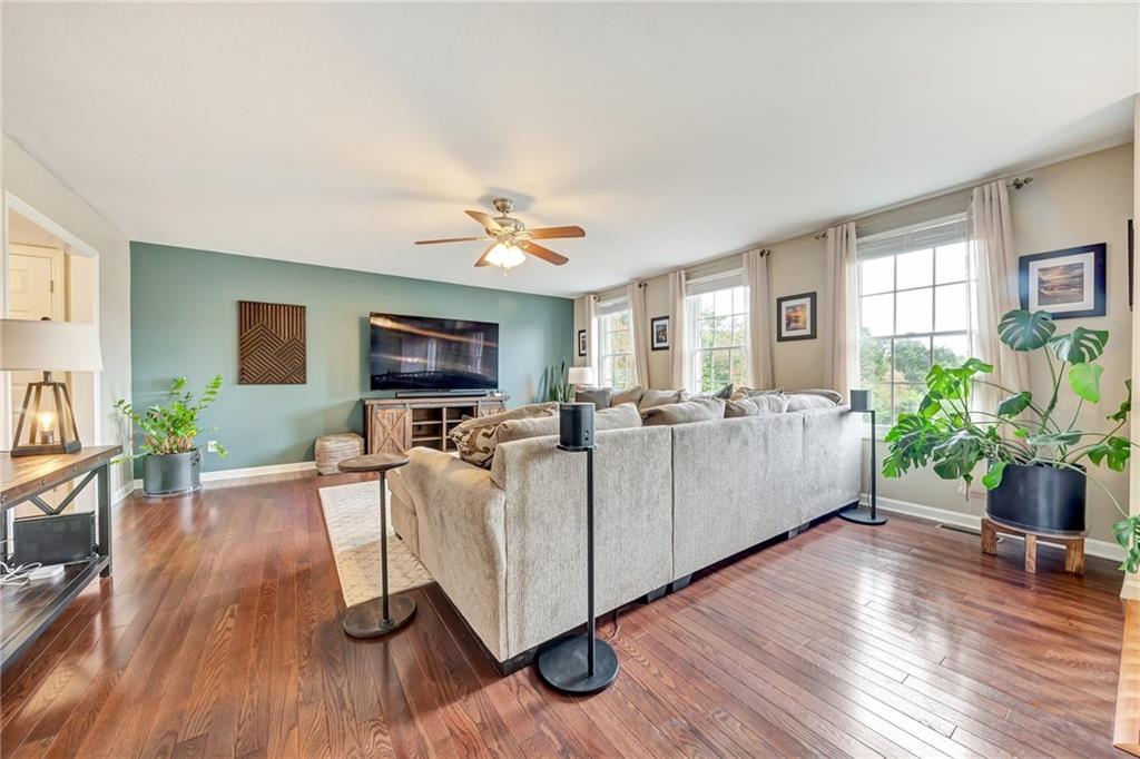 105 Castle View Drive McKees Rocks, PA 15136 - Photo 3 of 25 Gallery Image 3