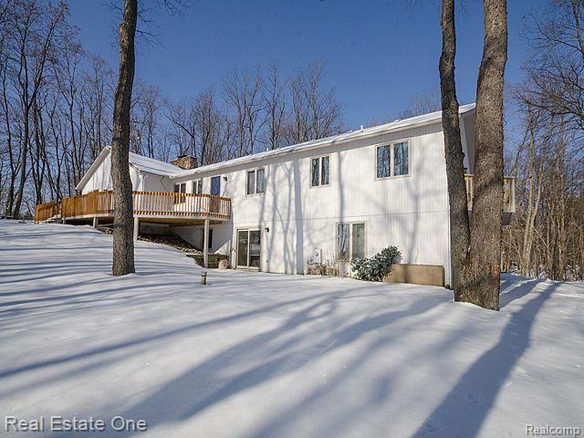 7555 Rattalee Lake Road Clarkston, MI 48348 - Photo 6 of 41 Large, private back yard.