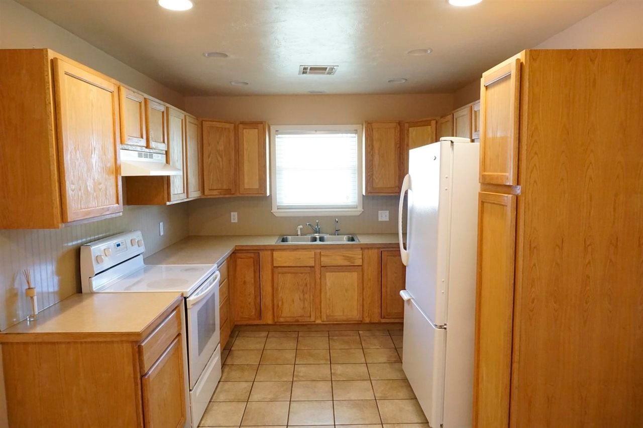 514 Ivanhoe Street Perry, OK 73077 - Photo 7 of 19 Gallery Image 7