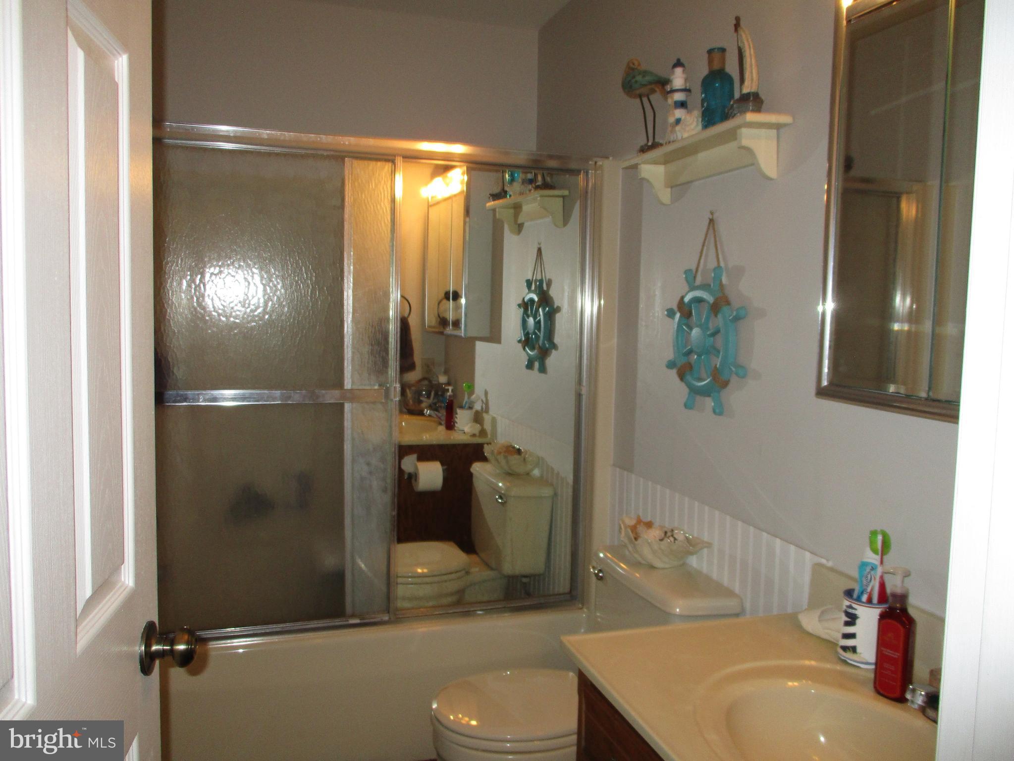 526 Sugar Hollow Road Berkeley Springs, WV 25411 - Photo 30 of 57 Main bath