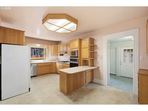 $440,000 | 446 E Street, Springfield, OR 97477