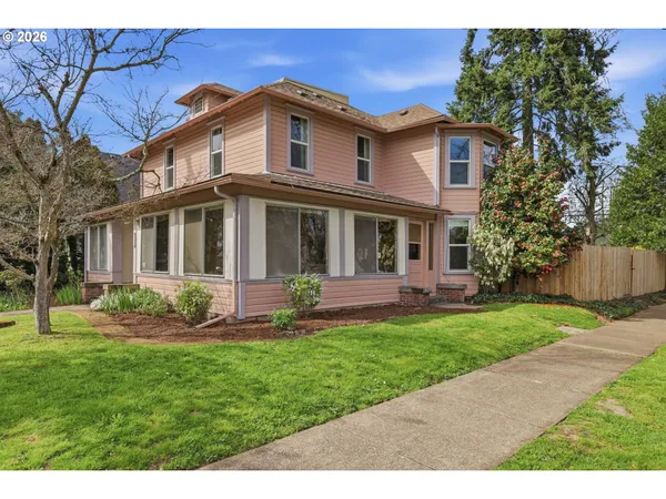 $440,000 | 446 E Street, Springfield, OR 97477