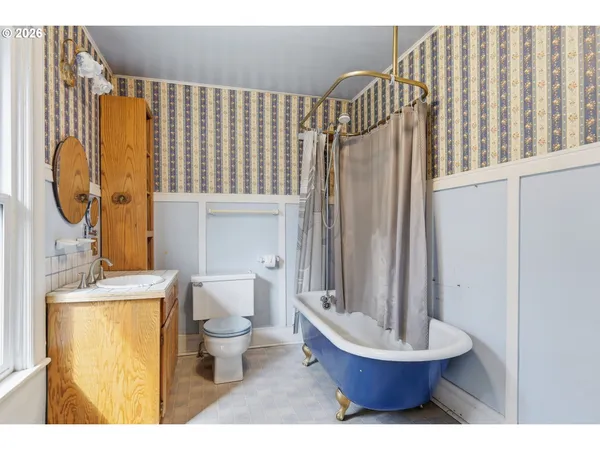 $440,000 | 446 E Street, Springfield, OR 97477