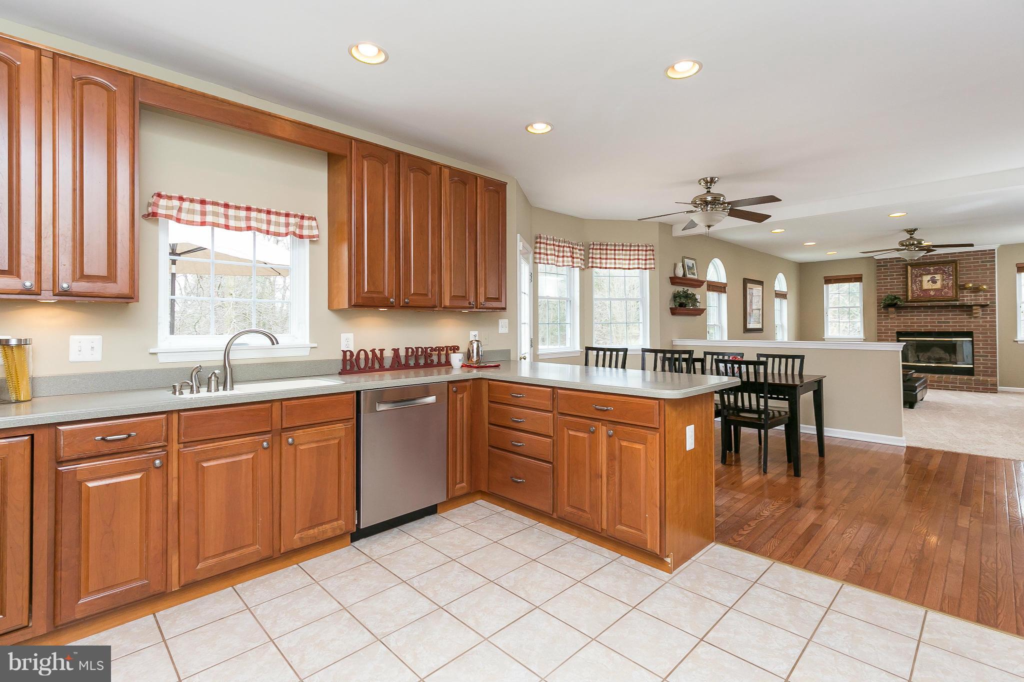 1231 Nottingham Road Westminster, MD 21157 - Photo 6 of 30 Kitchen with 42" Cabinets