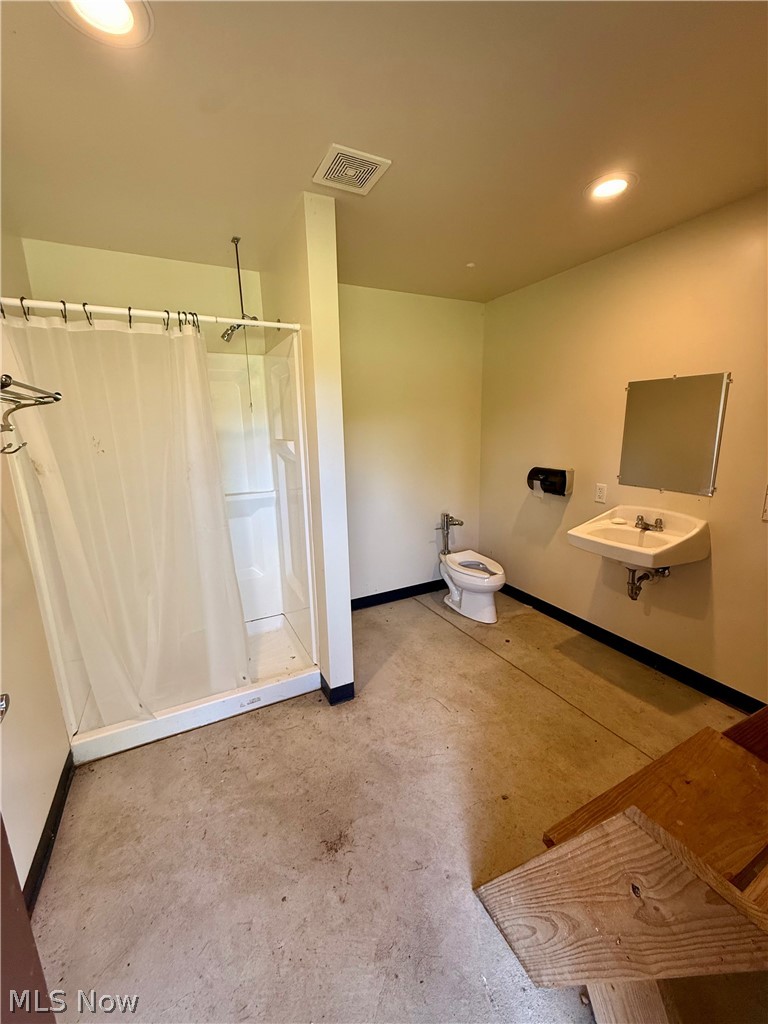 79601 Adams Road Freeport, OH 43973 - Photo 15 of 49 Regular bathroom of log bunkhouse