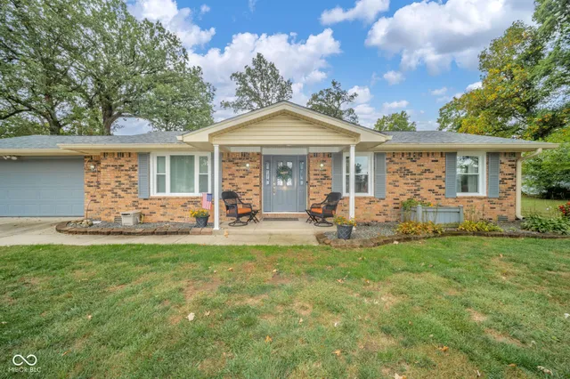 $270,000 | 104 East Woodland Drive, Pendleton, IN 46064