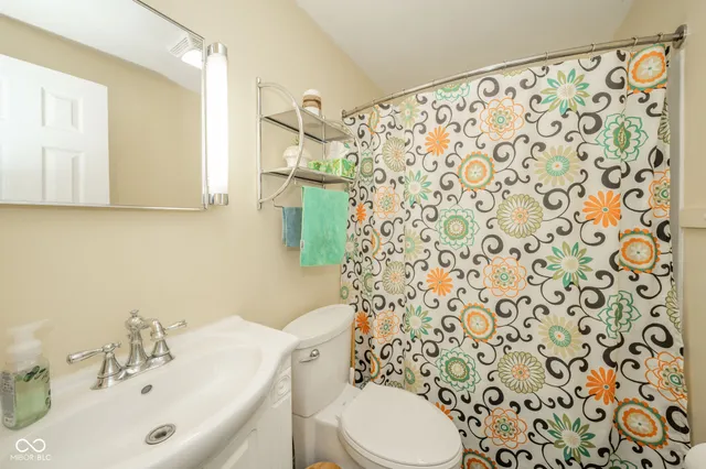 $270,000 | 104 East Woodland Drive, Pendleton, IN 46064