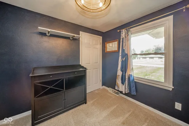 $270,000 | 104 East Woodland Drive, Pendleton, IN 46064