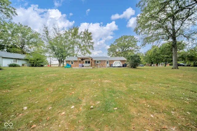$270,000 | 104 East Woodland Drive, Pendleton, IN 46064