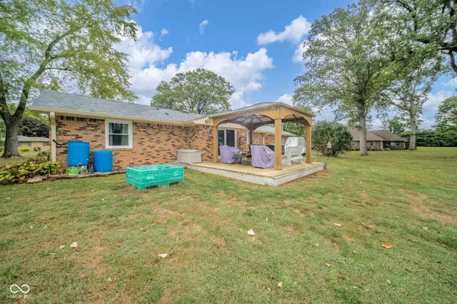 $270,000 | 104 East Woodland Drive, Pendleton, IN 46064