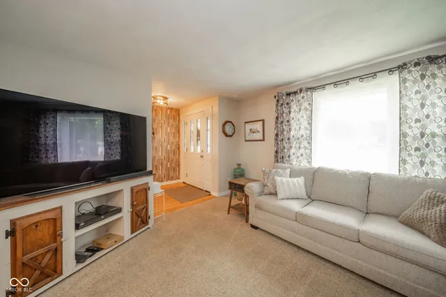 $270,000 | 104 East Woodland Drive, Pendleton, IN 46064