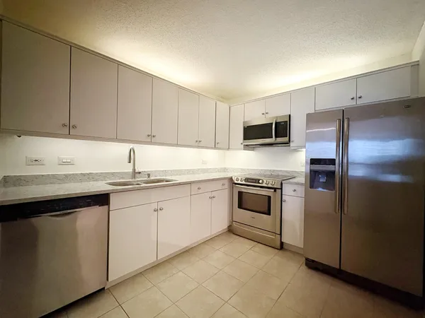 $2,500 | 360 East Randolph Street, Unit 2006, Chicago, IL 60601