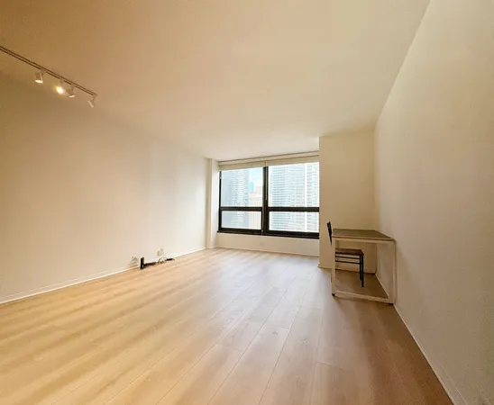 $2,500 | 360 East Randolph Street, Unit 2006, Chicago, IL 60601