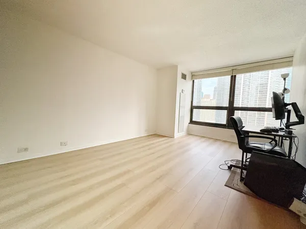 $2,500 | 360 East Randolph Street, Unit 2006, Chicago, IL 60601