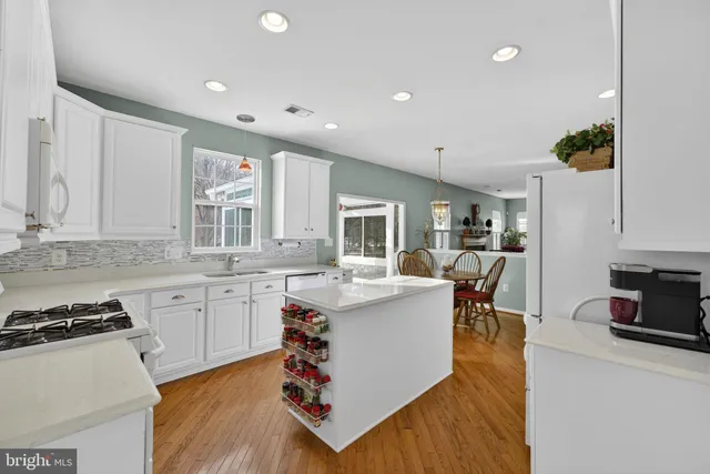 $870,000 | 8372 Tenbrook Drive, Gainesville, VA 20155