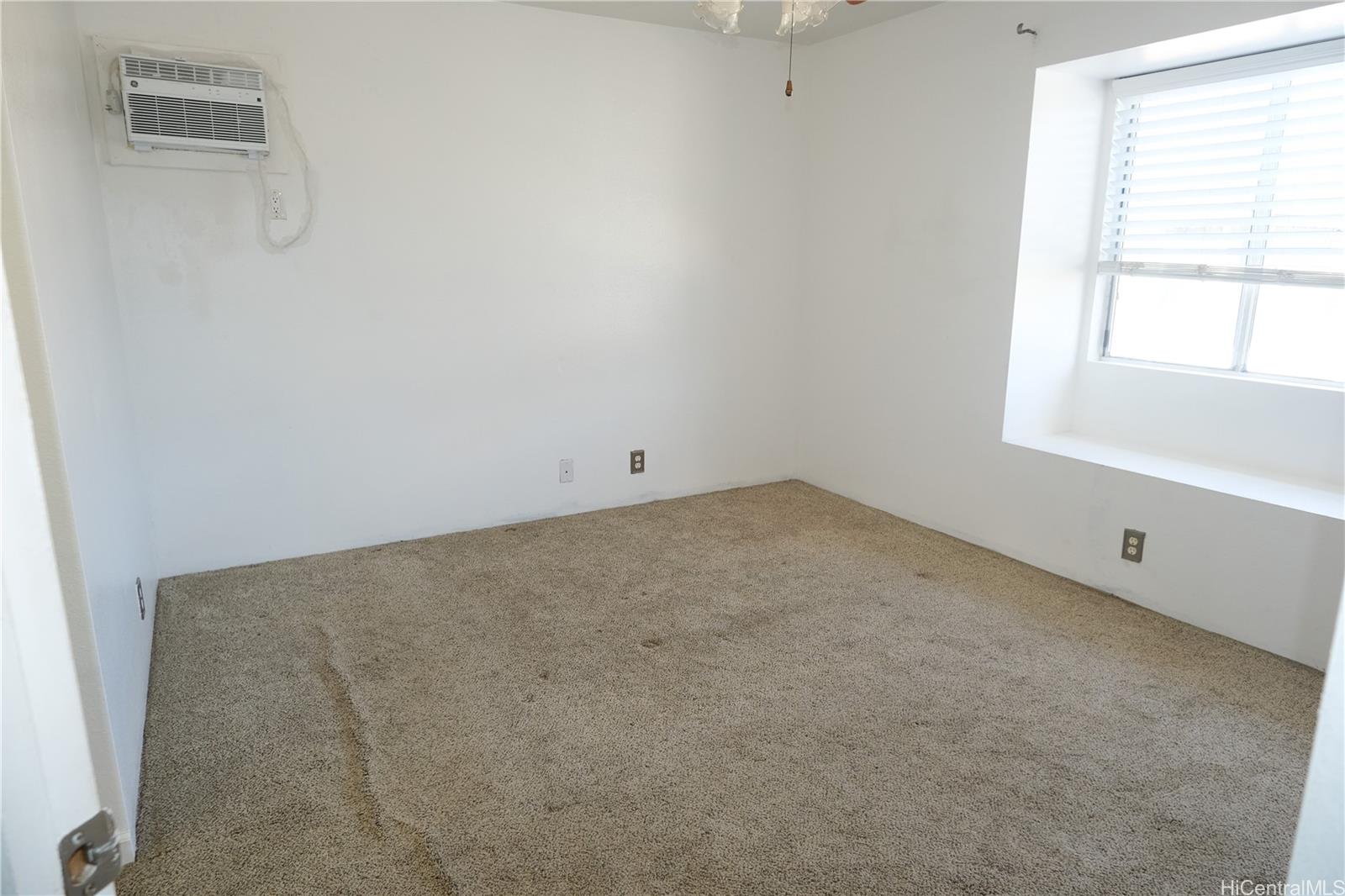 91-1020 Hoomaka Street, Unit 88 Ewa Beach, HI 96706 - Photo 8 of 22 an empty room with a window