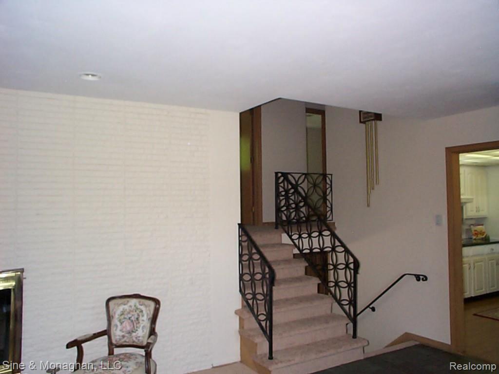 751 North Riverside Avenue St. Clair, MI 48079 - Photo 13 of 30 13 ENTRY & STAIRS 751 N RIVERSIDE.jpg