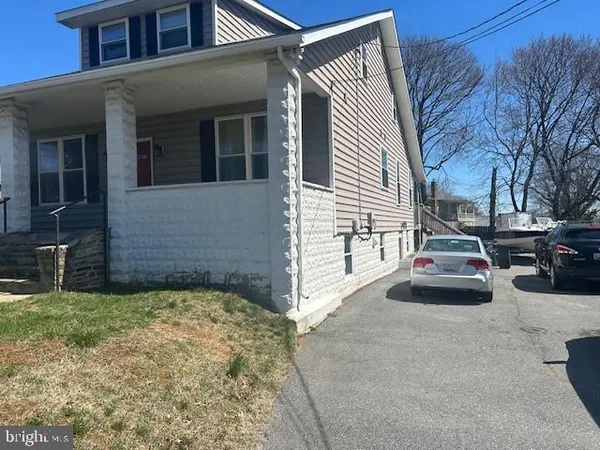a view of a car park in front of house