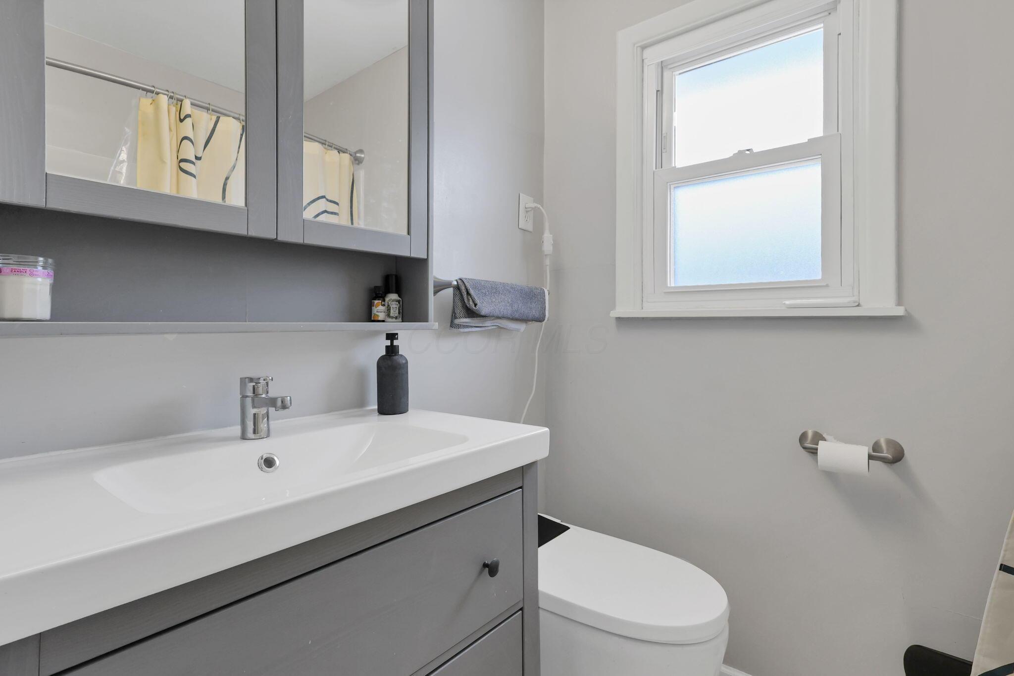 1065 Bernard Road Columbus, OH 43221 - Photo 27 of 58 Updated Full Bath Room