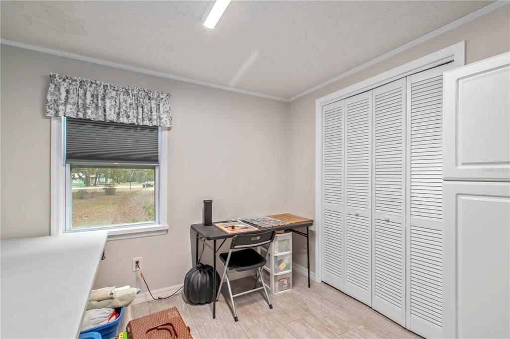 112 Magnolia Street Hawthorne, FL 32640 - Photo 25 of 41 a workspace with furniture and a window