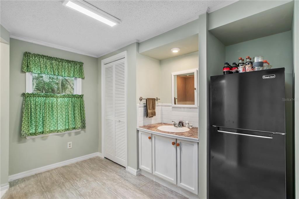 112 Magnolia Street Hawthorne, FL 32640 - Photo 27 of 41 a kitchen with a refrigerator and a window