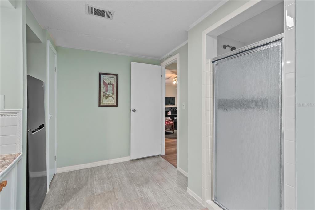 112 Magnolia Street Hawthorne, FL 32640 - Photo 28 of 41 an empty room with closet and a bathroom