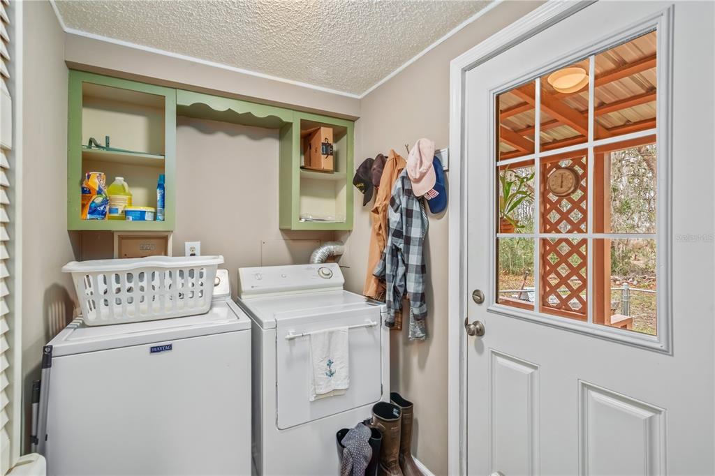 112 Magnolia Street Hawthorne, FL 32640 - Photo 29 of 41 a utility room with dryer and washer